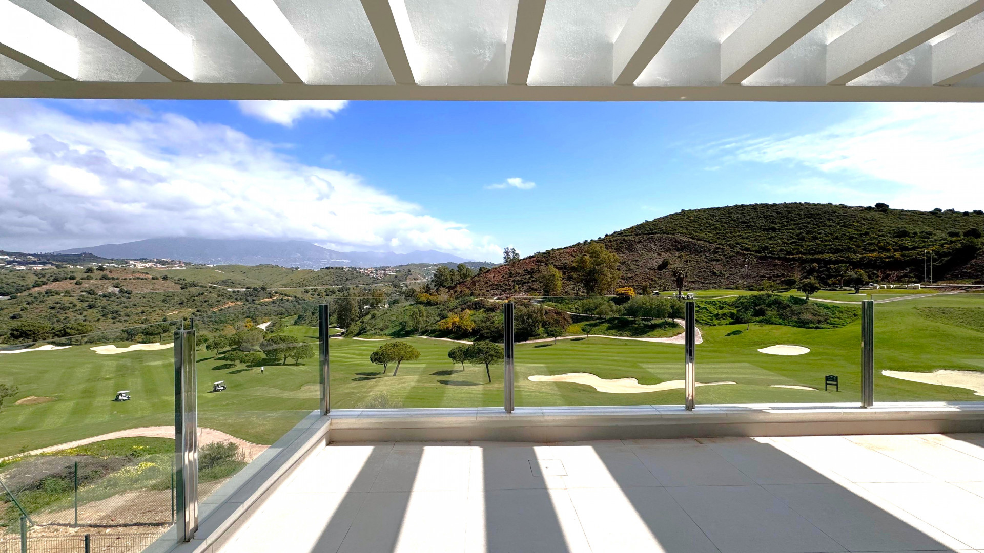 3 bedroom apartment with open golf views for E530000 in La Cala de Mijas