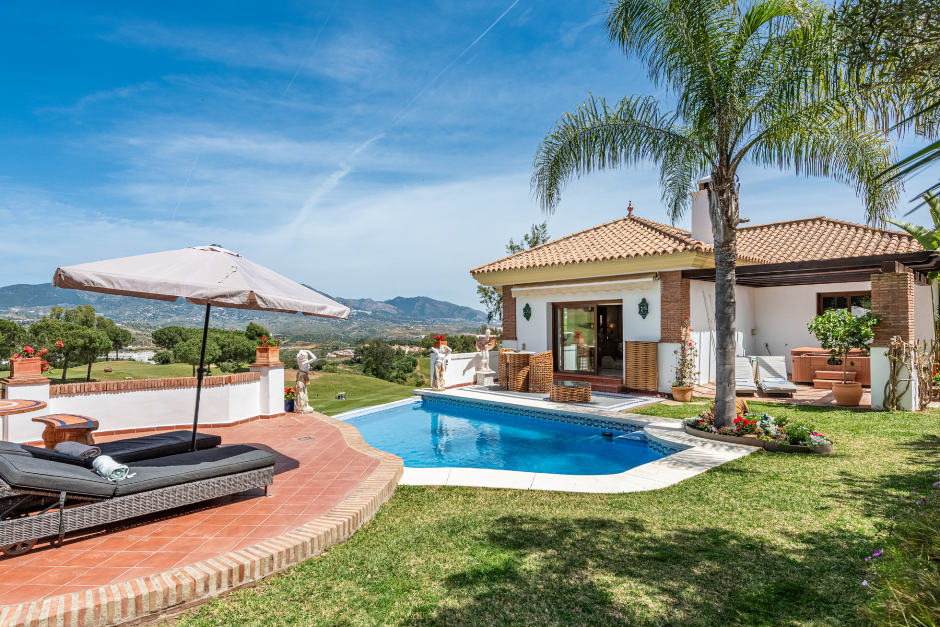 4 Schlafzimmer Golfvilla in erster Reihe im La Cala Golf Resort