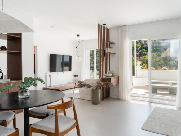 A Refined Top-Floor apartment with Panoramic Views in La Quinta
