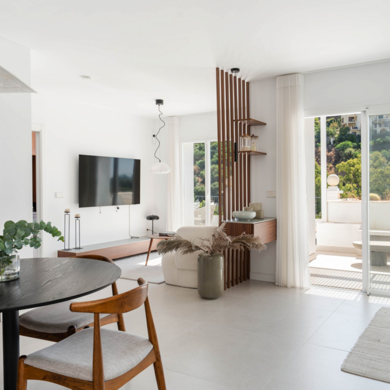 A Refined Top-Floor apartment with Panoramic Views in La Quinta