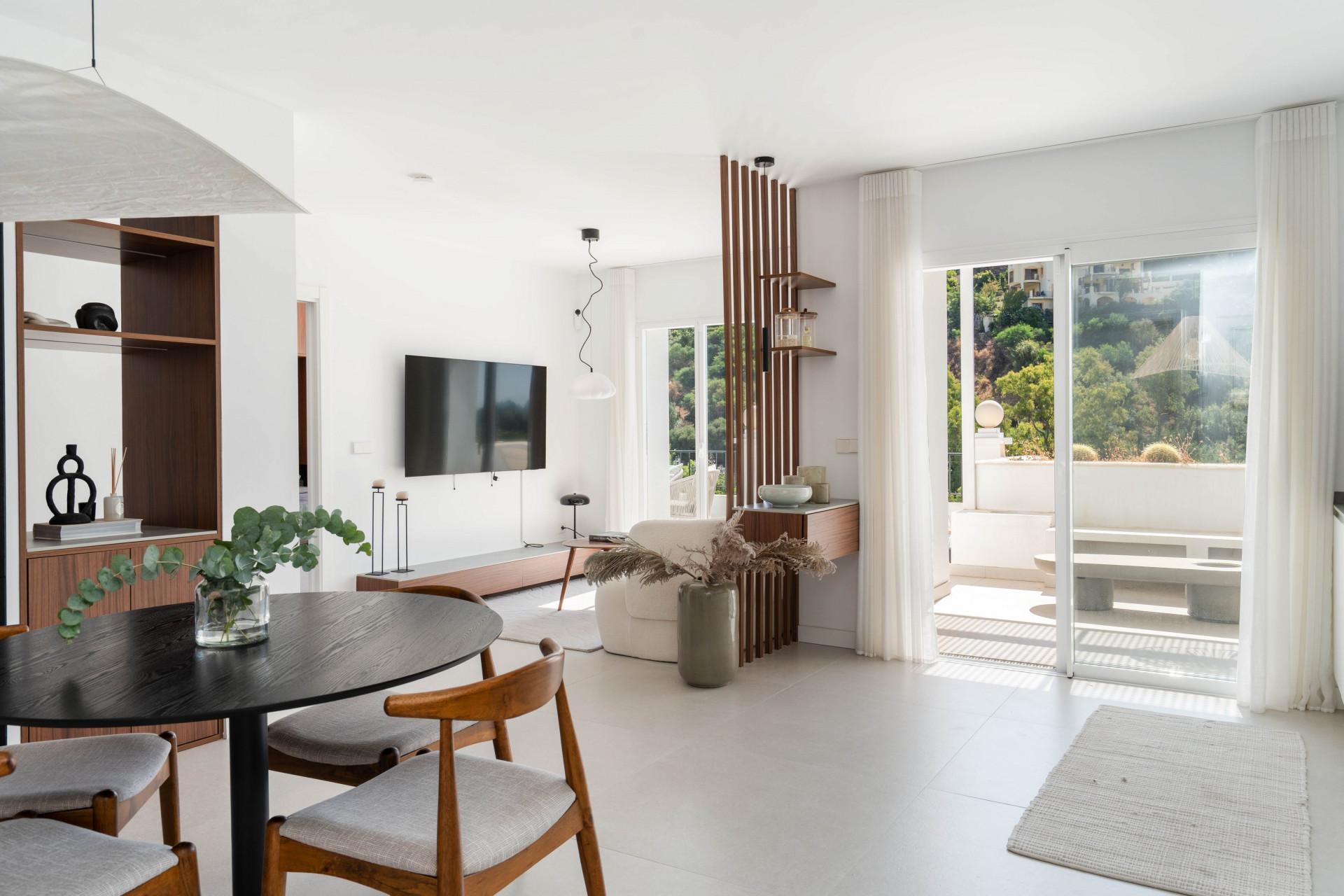 A Refined Top Floor apartment with Panoramic Views in La Quinta