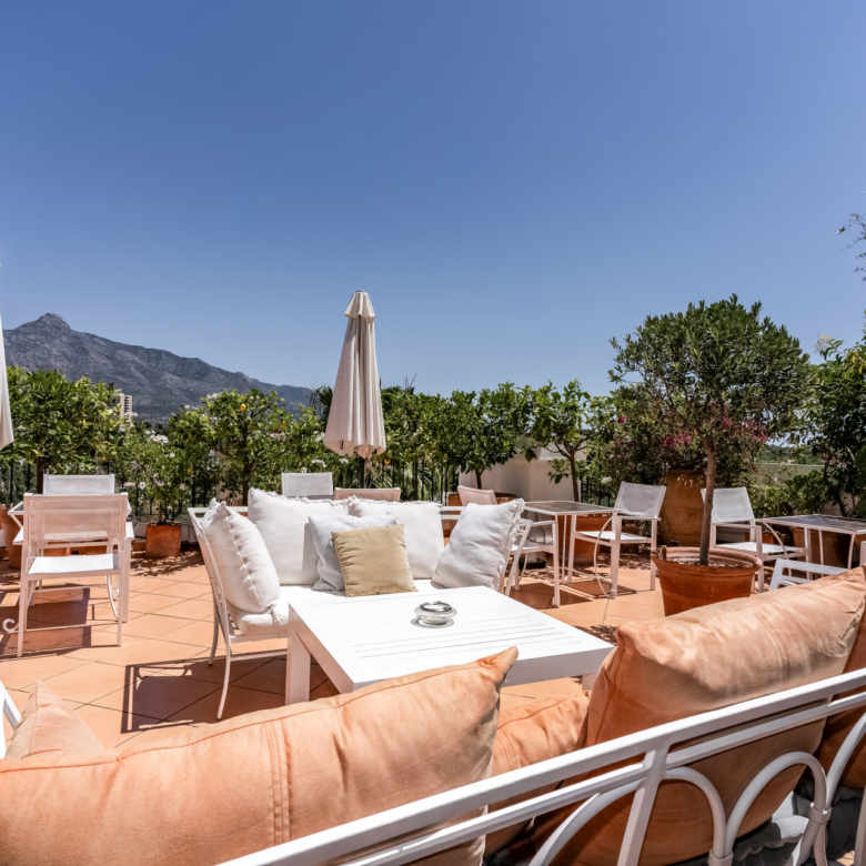 Amazing property with panoramic views!