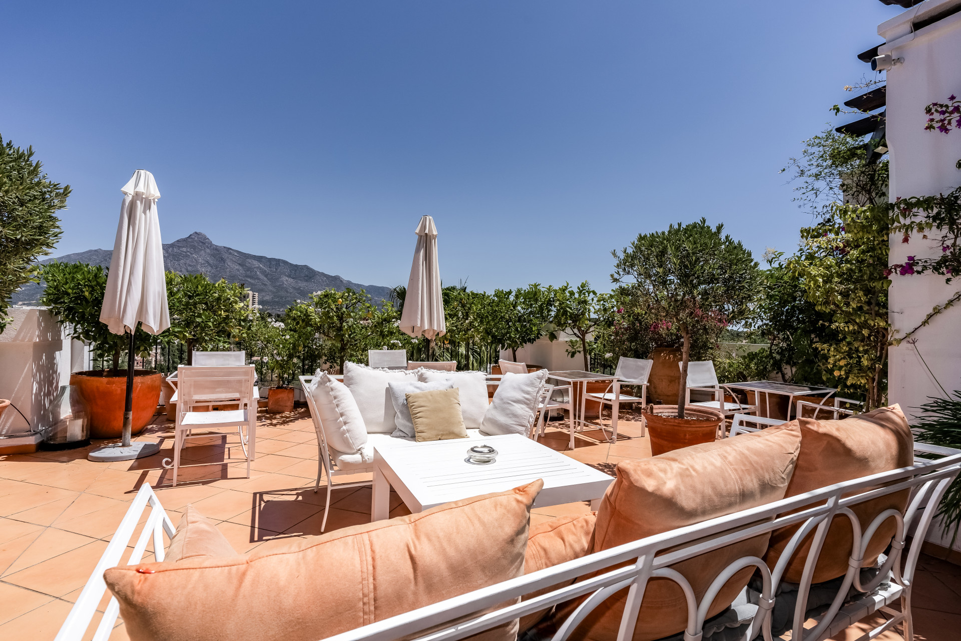 Amazing property with panoramic views