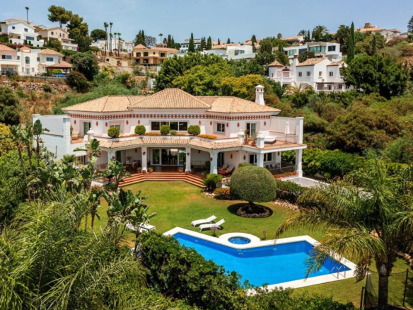 Andalusian luxury villa in El Paraiso Alto