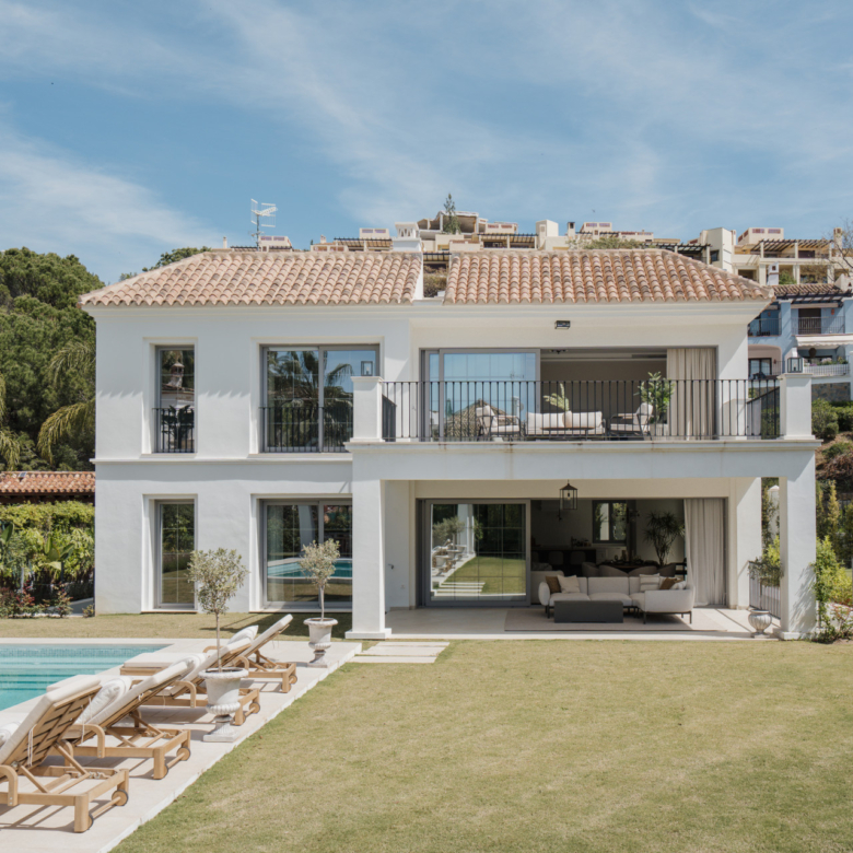Atemberaubende, neu erbaute Familienvilla in Los Arqueros