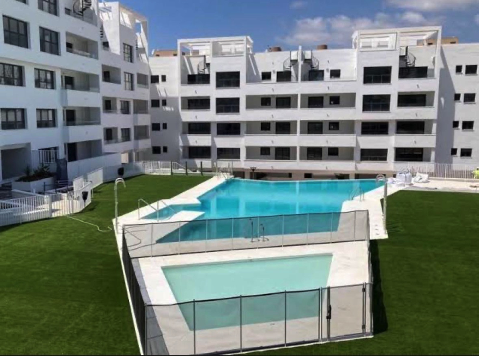 Attractive 4 Bedroom Duplex Penthouse in Estepona City