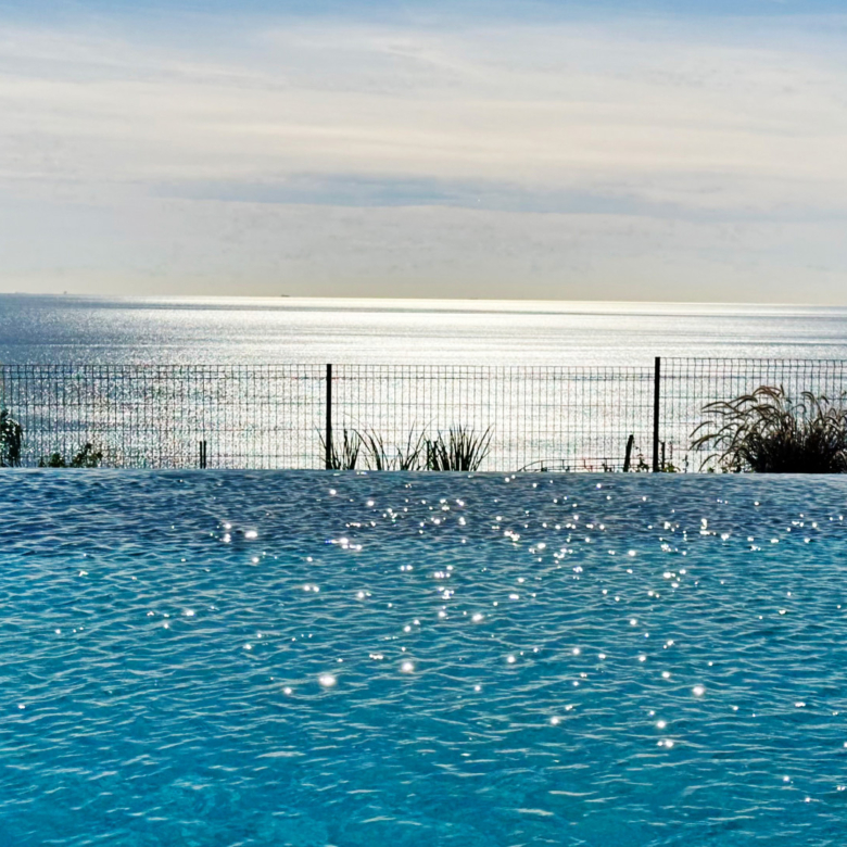 Azata Delmare  - Casares Costa - Apartments with spectacular sea views. Strategically located 250m from the beach, Azata Delmare is a complex of 74 apartments of 2 and 3 bedrooms.