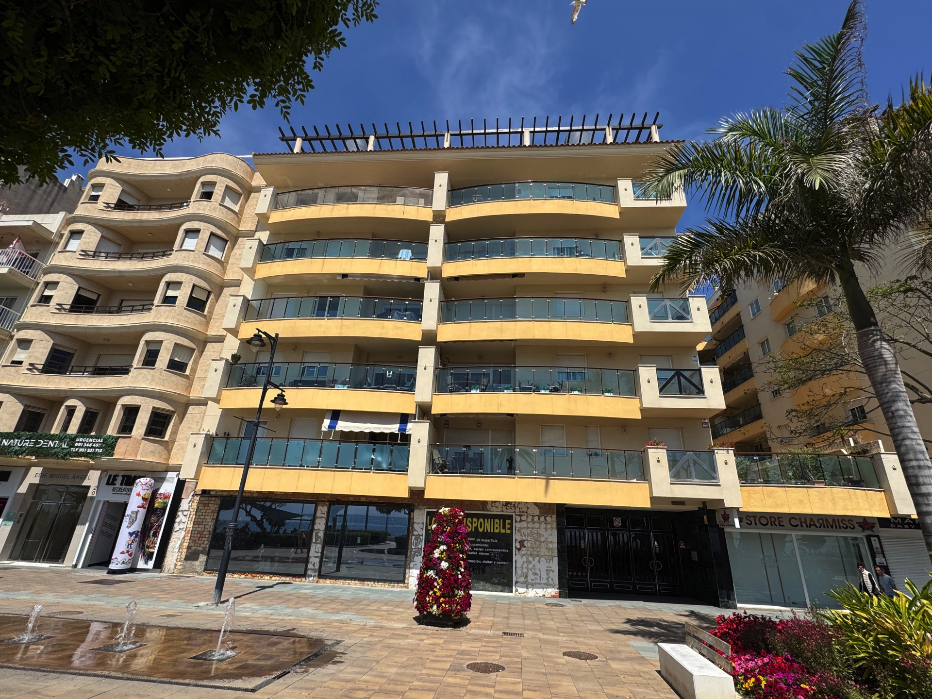 Beachfront 1 Bedroom Apartment with Reform Project