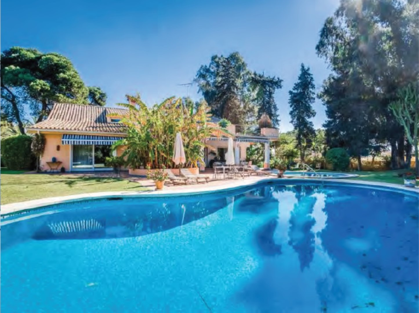 Beachside villa for sale at New Golden Mile Estepona Costa del Sol