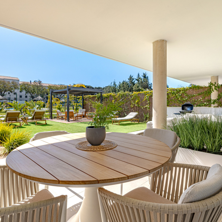 Brand-New 2-Bed Ground-Floor Apartment with Large Garden in Aranya, Estepona