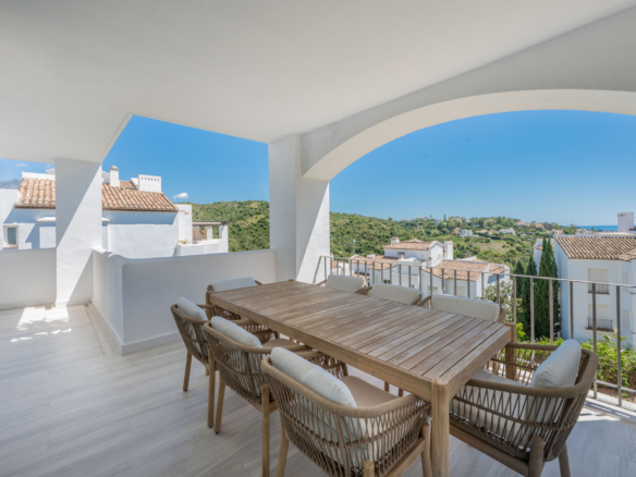 Bright and Modern 3 bedroom middle-floor apartment with sea and golf views in Altos de La Quinta