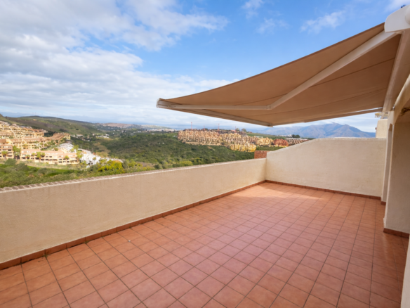Bright duplex with large terraces and panoramic views, La Duquesa