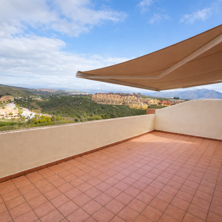 Bright duplex with large terraces and panoramic views, La Duquesa