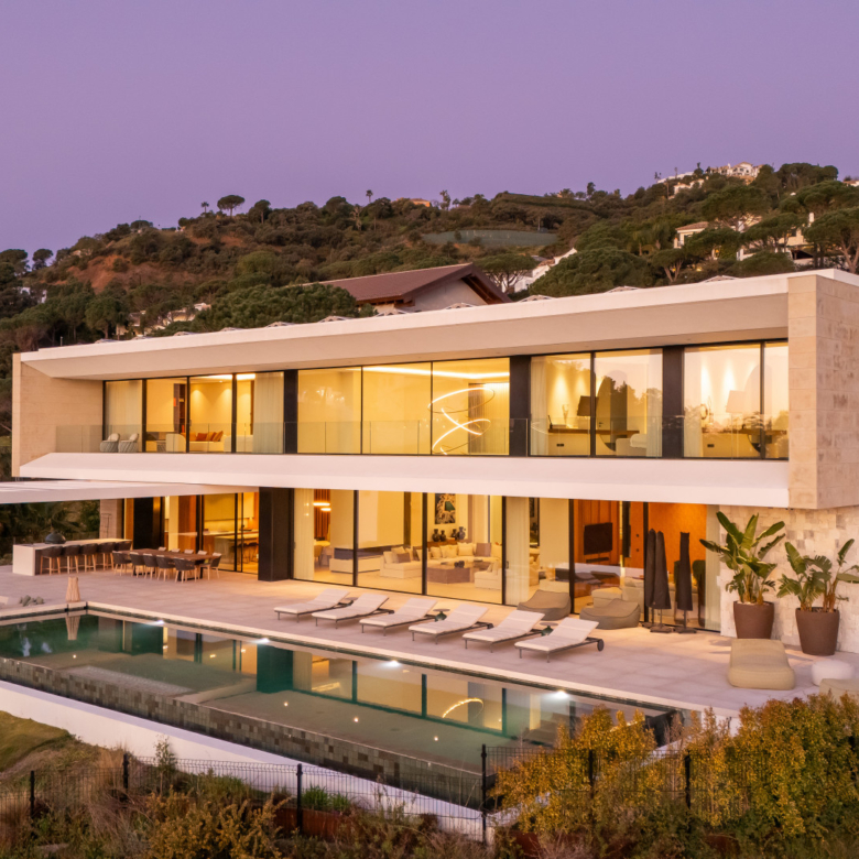 Casa De Canto is an exceptional seven-bedroom contemporary estate, in prestigious gated community of El Madroñal.