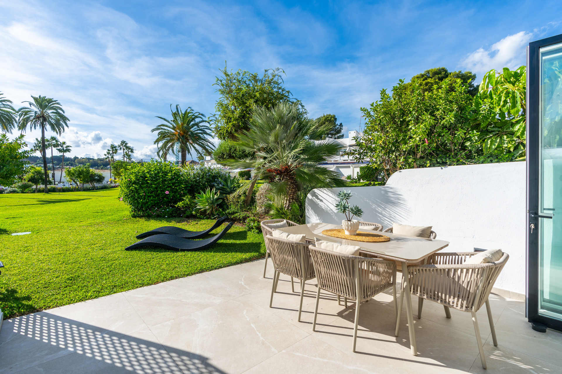 Casa Preciosa a fully refurbished 4 bedroom spacious townhouse in The Golf Valley of Nueva Andalucia Marbella