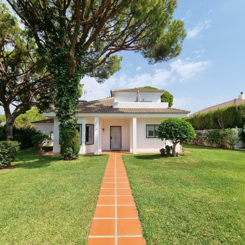 Charmante freistehende Villa in Lower Calahonda, Mijas