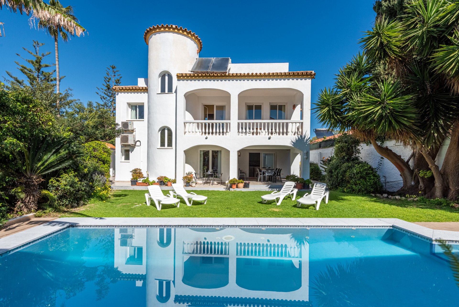Charmante spanische Villa mit Meerblick nur 100 m vom Strand entfernt – erstklassige Lage in Linda Vista Baja nahe San Pedro