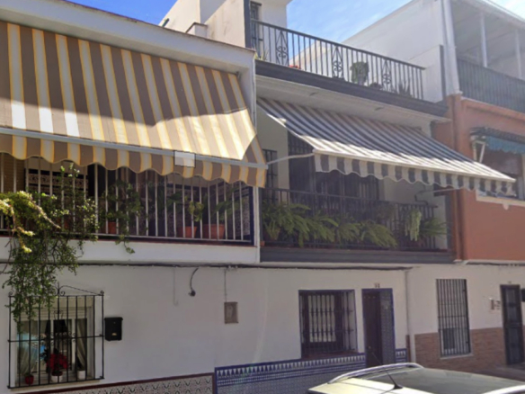 Charming Semi-Detached Townhouse