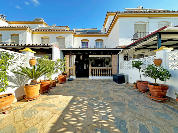 Charming Townhouse with Large Terrace and Private Garage in the Center of Estepona