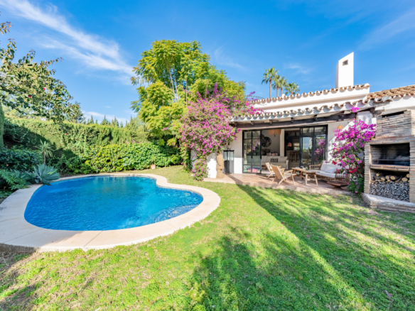 Charming & Artistic 4-Bedroom Villa in Atalaya