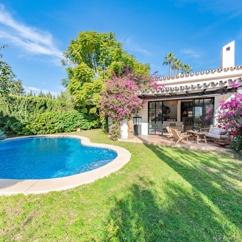 Charming & Artistic 4-Bedroom Villa in Atalaya