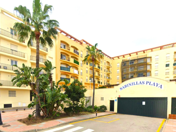 Charming first-floor apartment in the sought-after Urbanización Sabinillas Playa