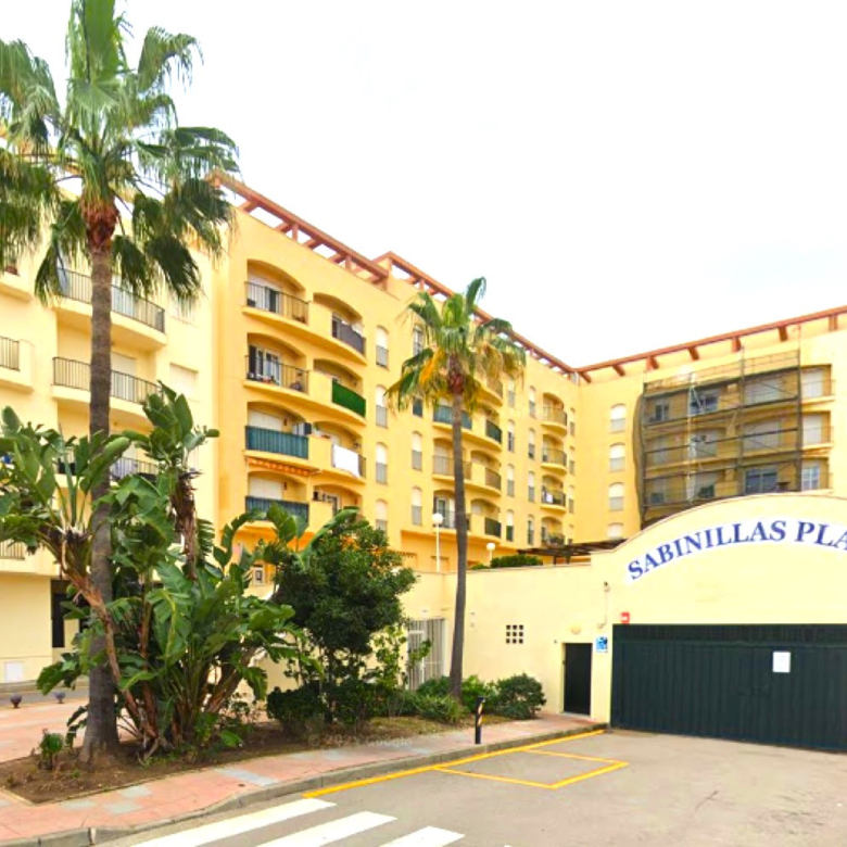 Charming first-floor apartment in the sought-after Urbanización Sabinillas Playa