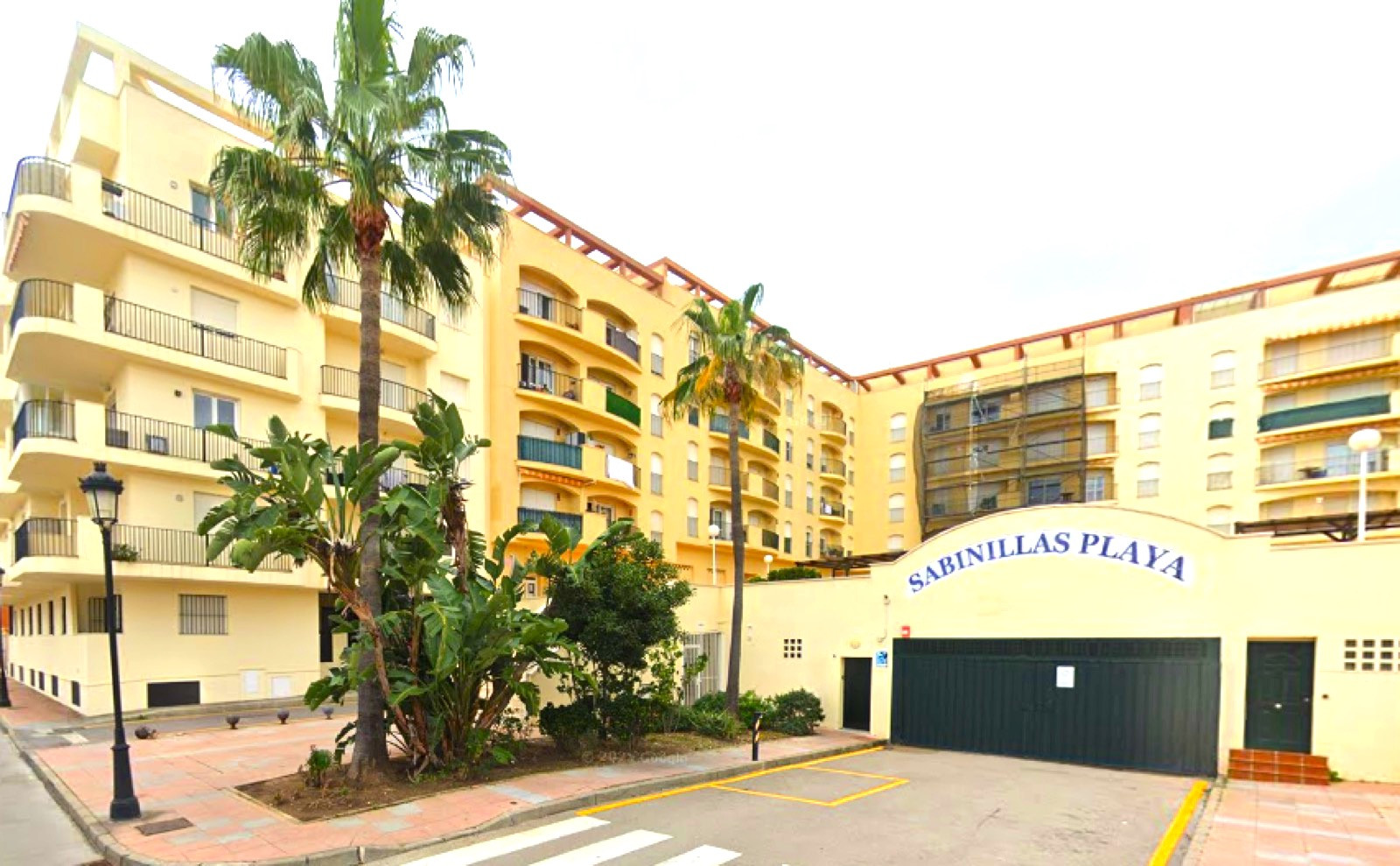 Charming first floor apartment in the sought after Urbanizacion Sabinillas Playa