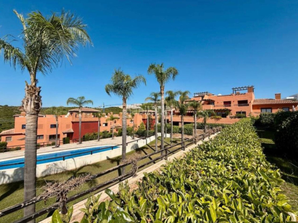 Charming ground floor apartment in Casares Golf