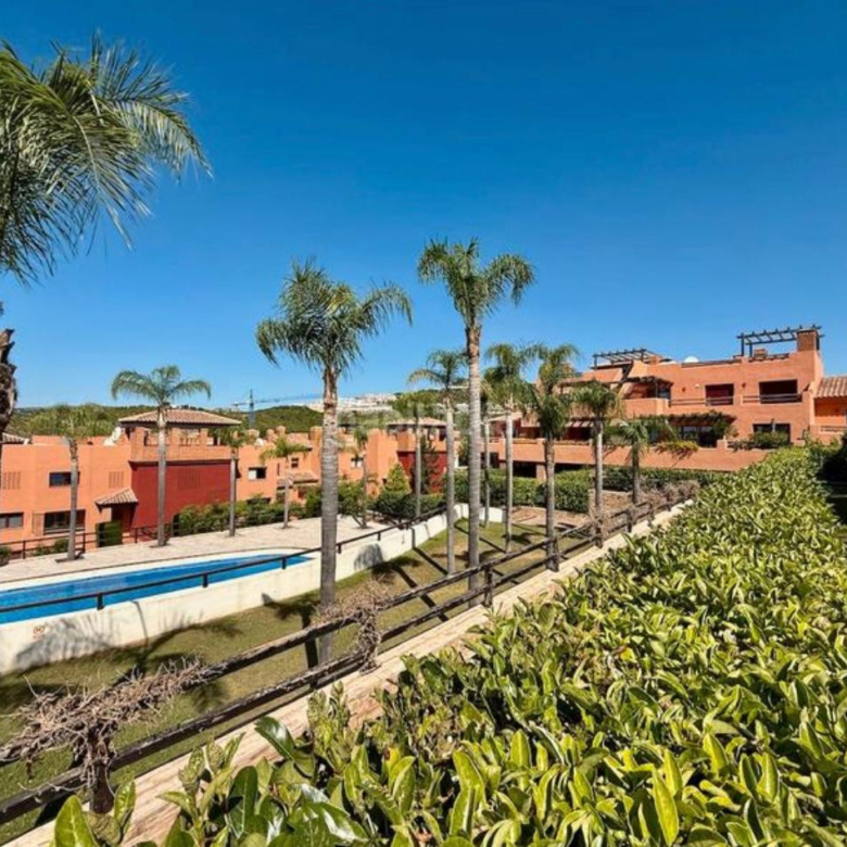 Charming ground floor apartment in Casares Golf