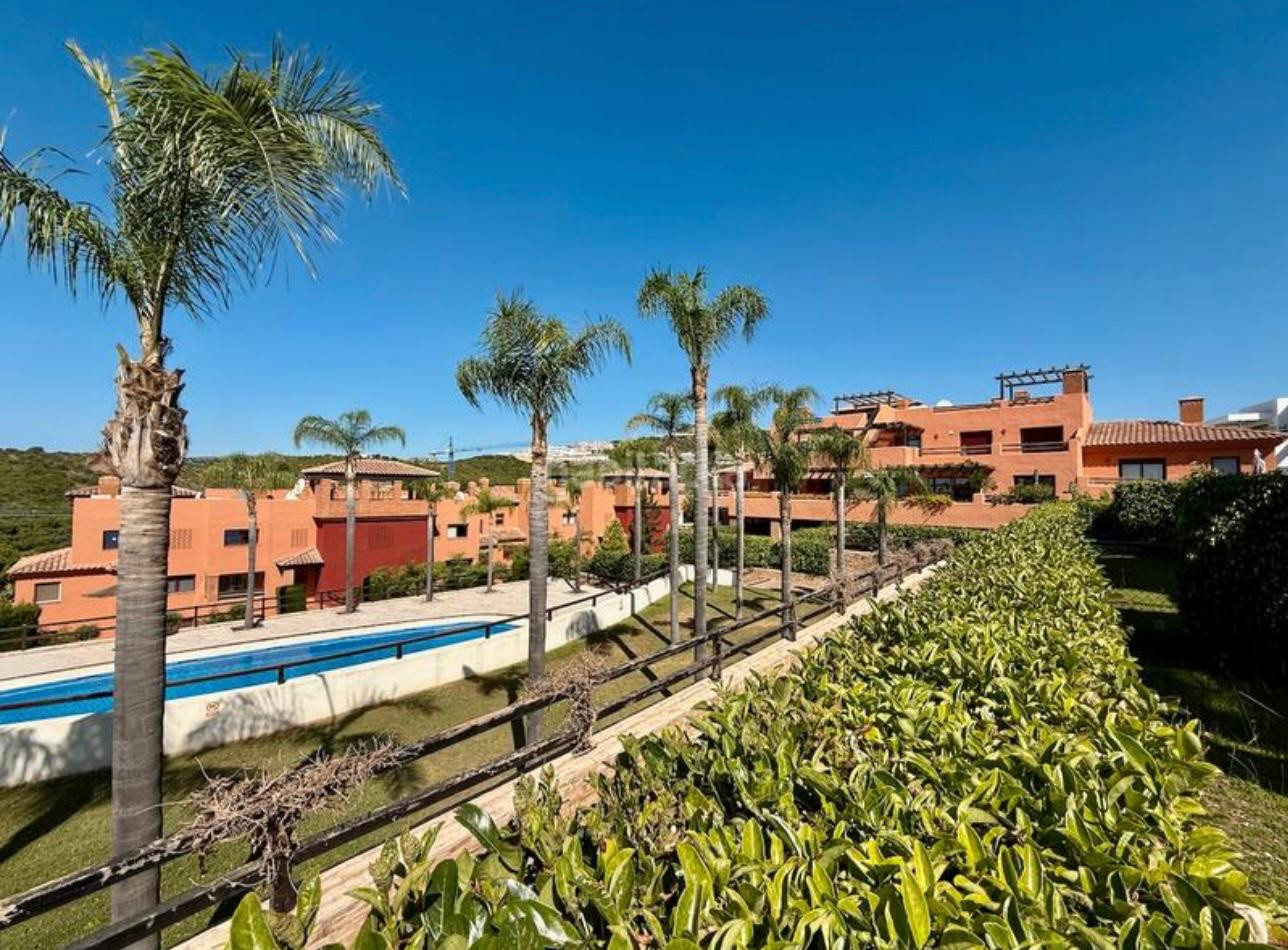 Charming ground floor apartment in Casares Golf