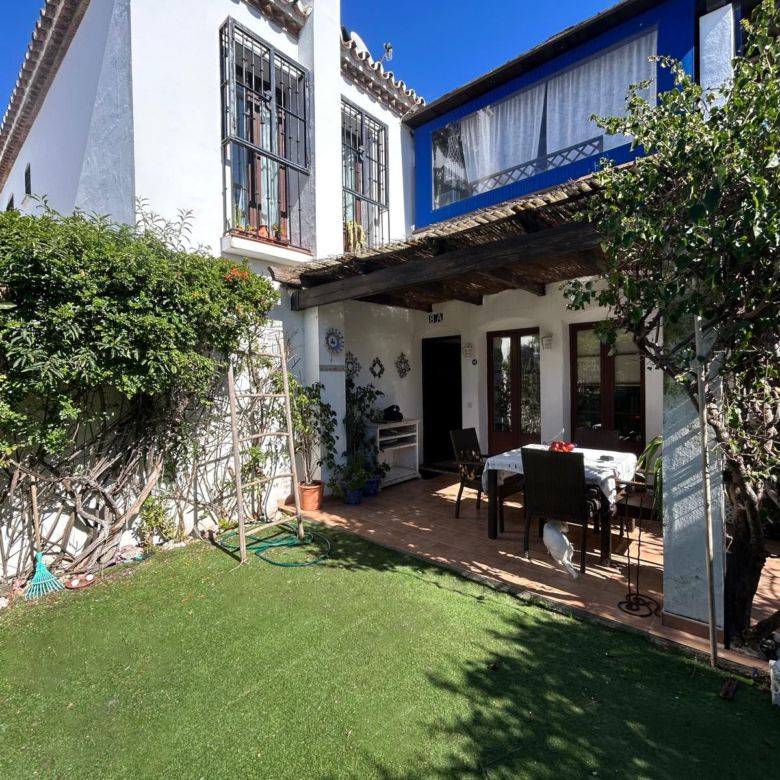 Cozy, sunny, Andalusian, close to the beach