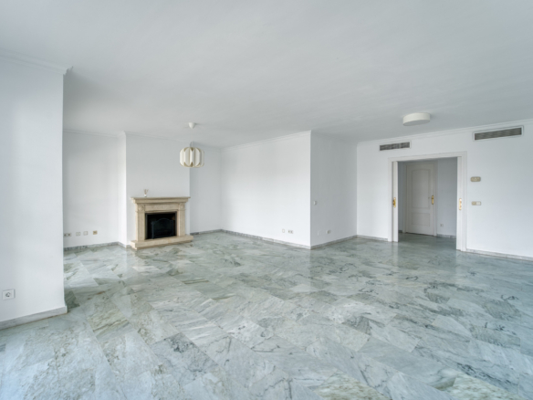 DUPLEX PENTHOUSE IN GUADALMINA BAJA – 290 SQM | 5 ENSUITES | 3 PARKING | RARE OPPORTUNITY