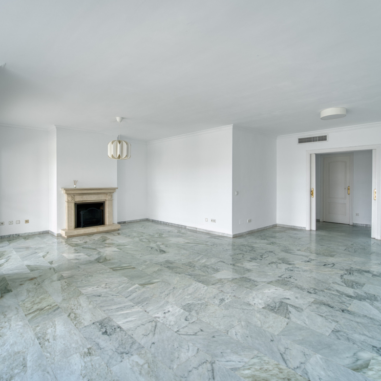 DUPLEX PENTHOUSE IN GUADALMINA BAJA – 290 SQM | 5 ENSUITES | 3 PARKING | RARE OPPORTUNITY