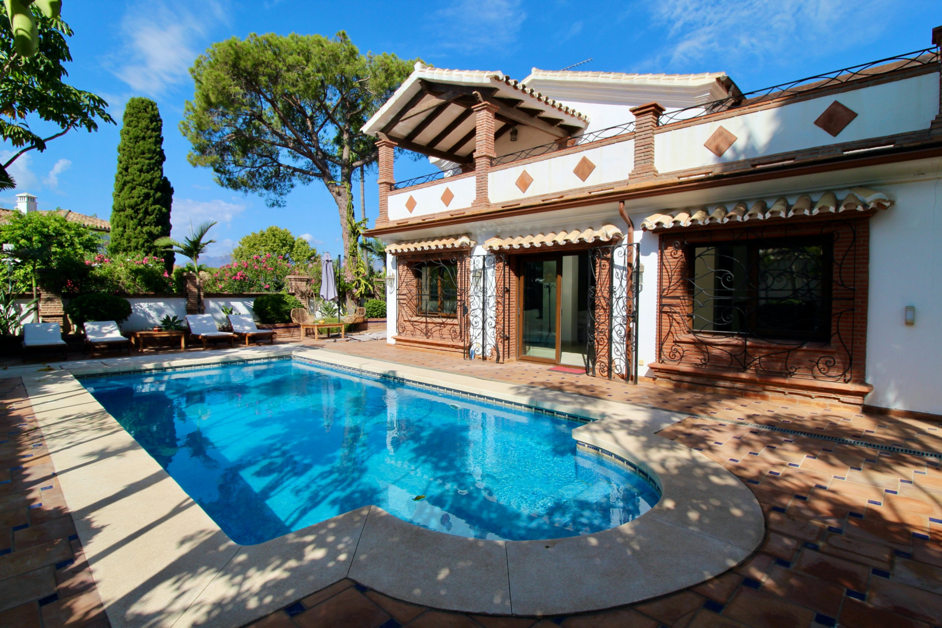 Detached Beachside Mediterranean Villa for Sale in El Presidente, Estepona