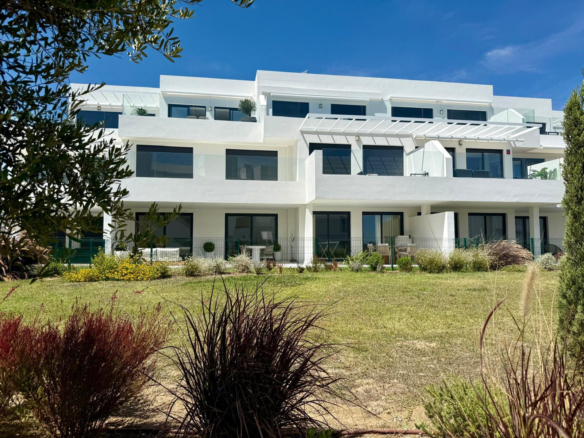 Discover Your Dream Home: Luxurious Brand-New Apartment in Casares Costa