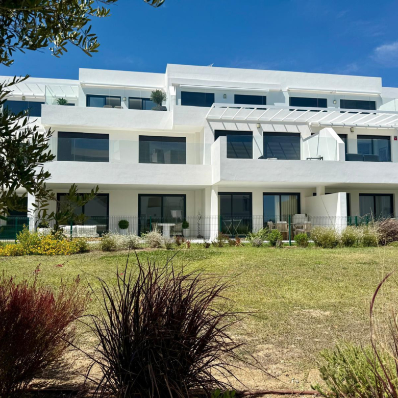 Discover Your Dream Home: Luxurious Brand-New Apartment in Casares Costa