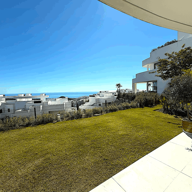 Discover this exceptional ground floor apartment located in one of Marbella’s most sought-after areas.
