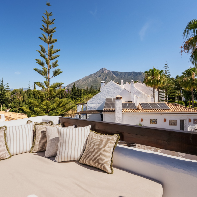 Doppelhaushälfte mit Bergblick an der Marbella Golden Mile