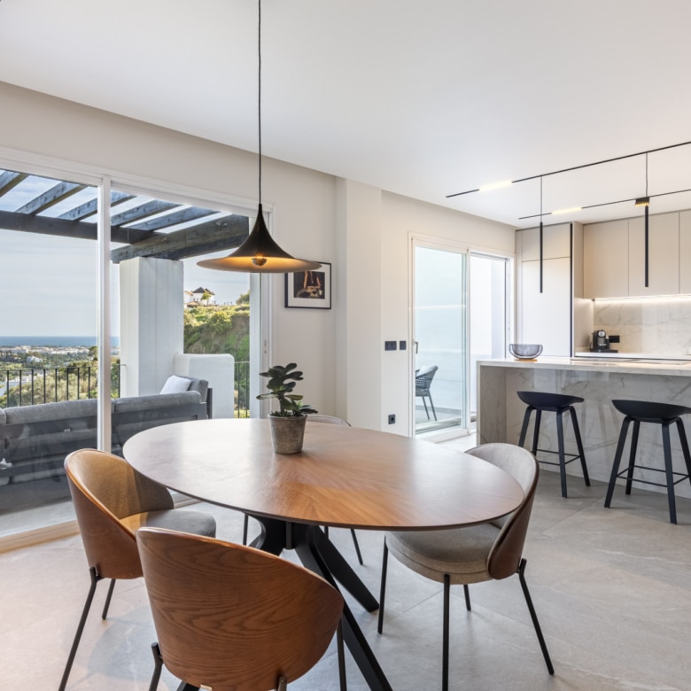 Duplex Penthouse in Altos De La Quinta