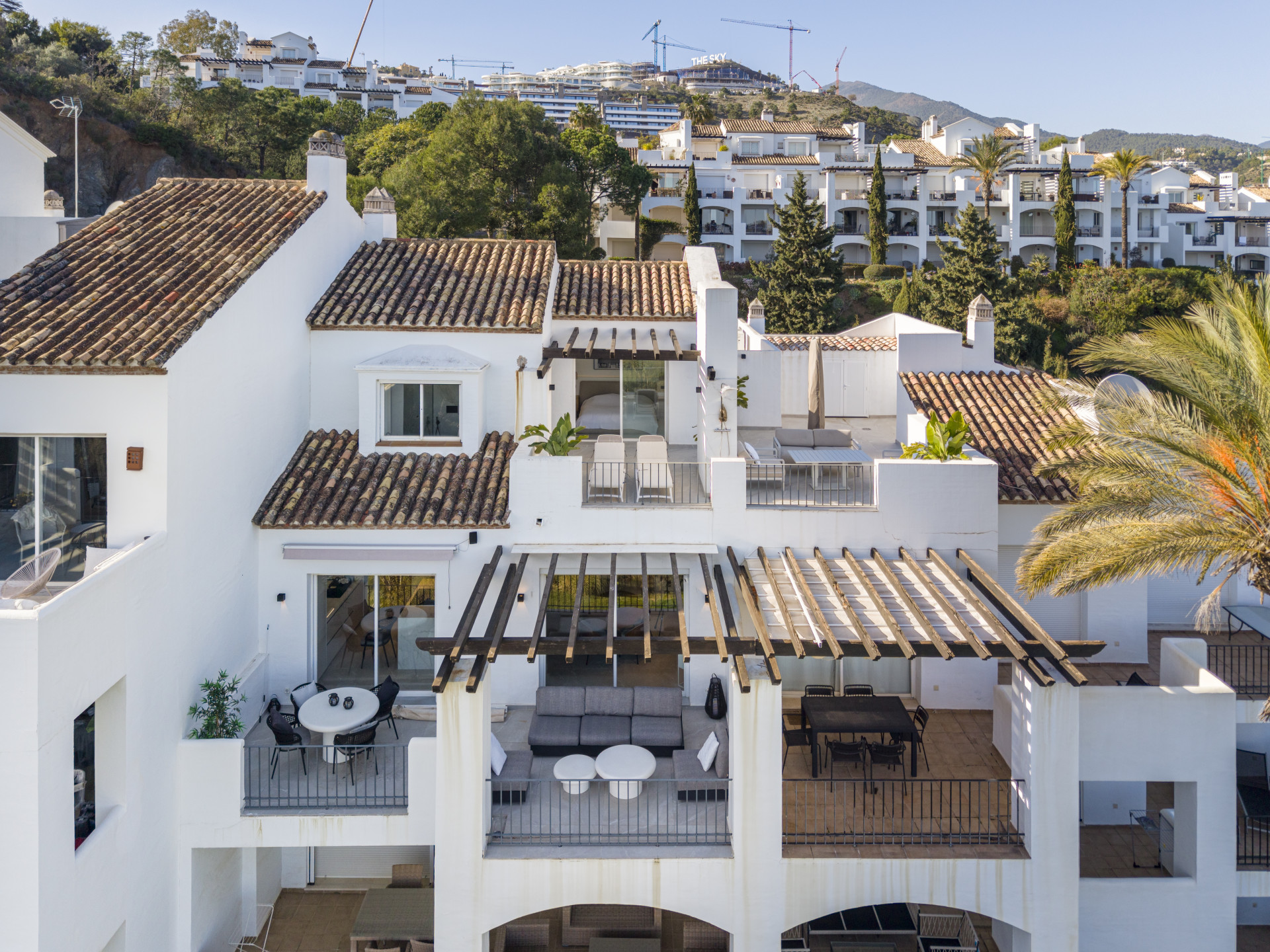 Duplex Penthouse in Altos De La Quinta