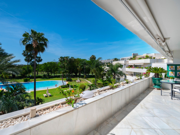 Duplex-Penthouse in Los Granados Golf, Nueva Andalucía