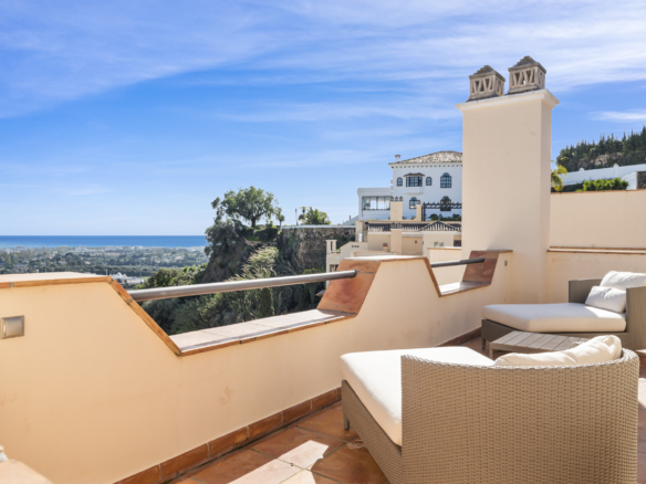 Duplex Penthouse with Panoramic Views in Benahavís
