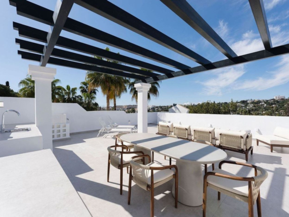Duplex Penthouse за продажба в Aloha Gardens