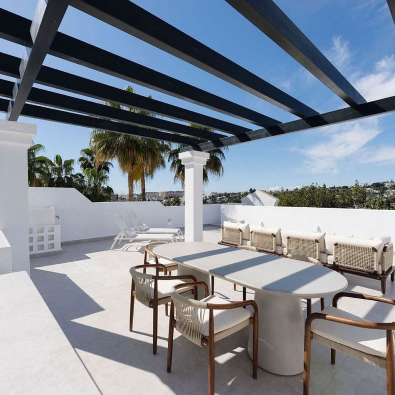Duplex Penthouse за продажба в Aloha Gardens