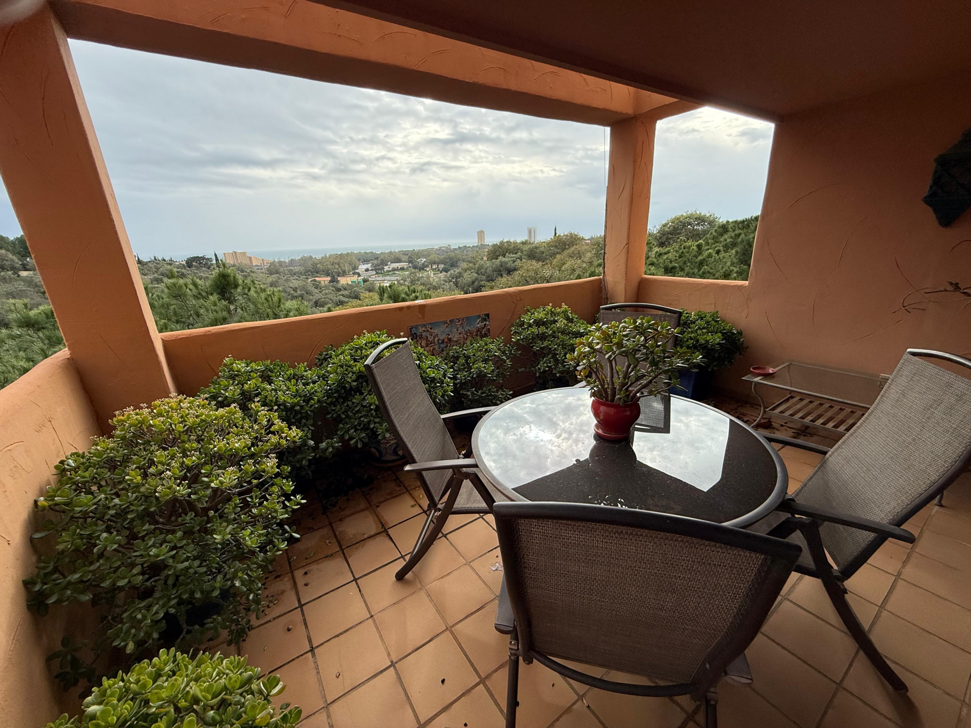 Elegant 2 Bedroom Apartment with Sea Views