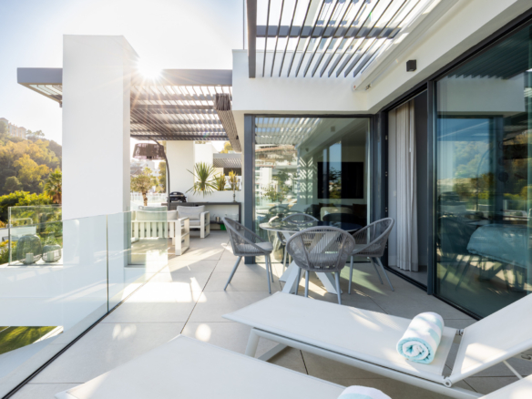 Elegant 2-bed, 2-bath apartment in Marbella’s Golf Valley with 112m² interior, 43m² terrace, luxury finishes, pools, gym, concierge & 2 parking spaces.