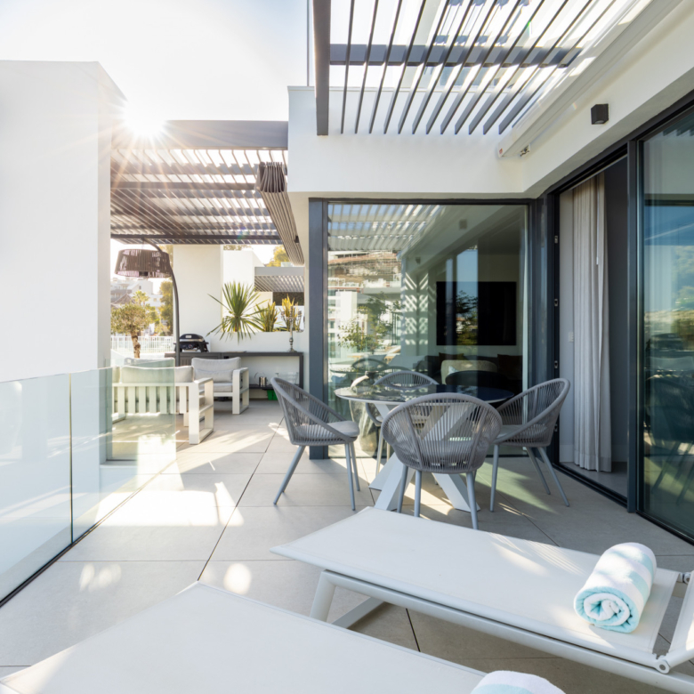 Elegant 2-bed, 2-bath apartment in Marbella’s Golf Valley with 112m² interior, 43m² terrace, luxury finishes, pools, gym, concierge & 2 parking spaces.