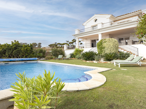 Elegant 4-Bedroom Villa with Panoramic Sea Views in La Paloma, Manilva