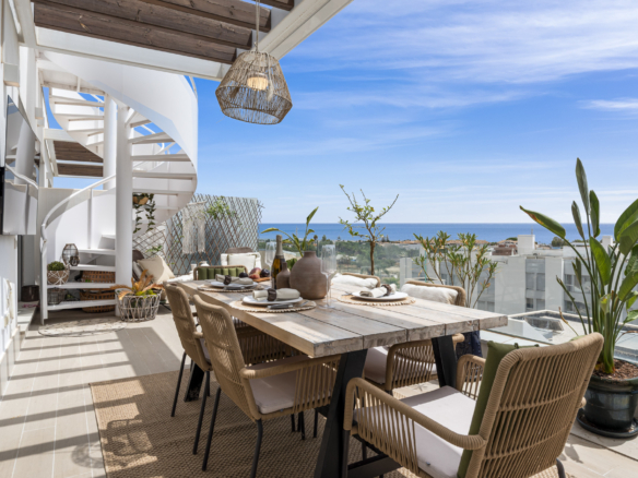 Elegant Penthouse with Rooftop Solarium in Le Mirage Phase III, Cancelada